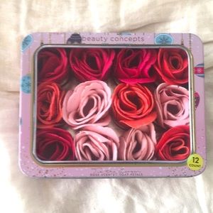 BEAUTY CONCEPTS rose scented soap‎ petals